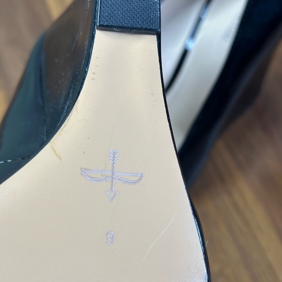 Pour La Victoire Lolas Black Patent Leather Wedge Almond Toe - Picture 8 of 9